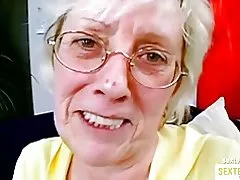 할머니는 오래 된 뿌리 다