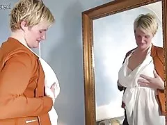 호 색 한 네덜란드 주부 그녀의 장난감을가지고 노는