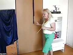 Oldnanny 통 통한 성숙 된 오래 된 성숙은 음부와 함께 연주